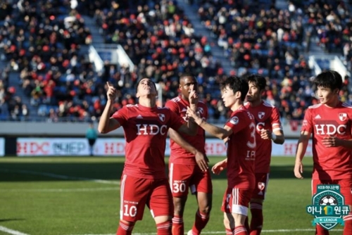'호물로 결승골' 부산, 3년 연속 승강PO 진출…경남과 대결(종합)