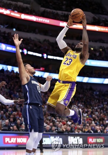 NBA 르브론 '트리플더블'…레이커스, 댈러스 제압(종합)