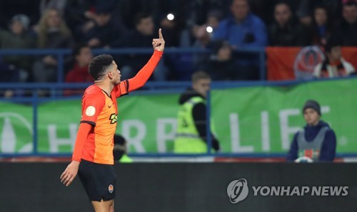 '인종차별에 가운뎃손가락' 브라질 축구선수, 1경기 출전정지