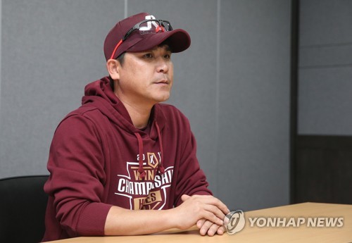 장정석 전 감독의 그림자…조촐했던 손혁 감독 취임식