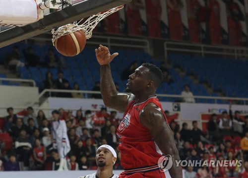 '팔꿈치 사용' 라건아, KBL 제재금 70만원…시즌 두 번째 징계