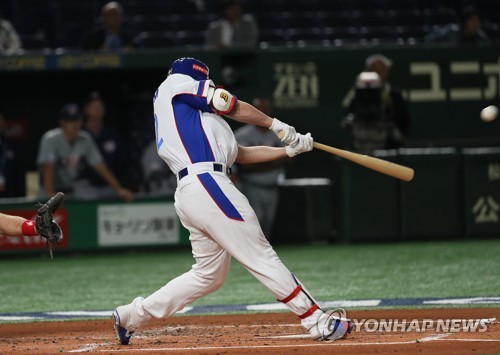 '드디어 터졌다!' 김재환, 3점포 작렬…한국 첫 홈런