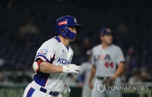 한국 대표팀 첫 홈런 김재환 일본에서 승리해 기뻐(종합)