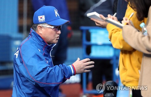 '아쉬운 판정' 받아들인 김경문 감독 프리미어12 인기를 위해