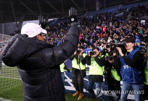 변함없이 벤치 지킨 유상철 보란 듯 완치해 희망 주겠다(종합)