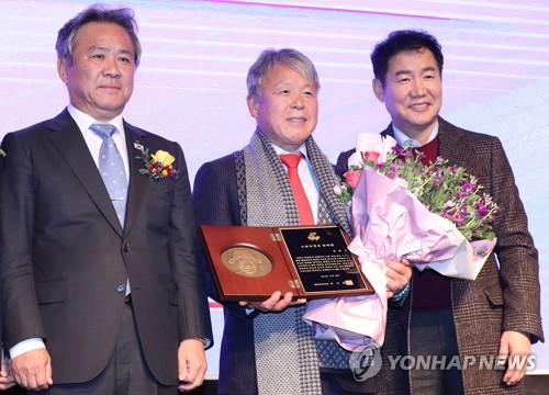 '스포츠 영웅' 엄홍길 16좌 완등 후 인생 두 번째로 기쁜 날