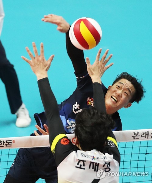 가빈 35점…한국전력, 범실 쏟아낸 OK저축은행 제물로 첫 연승