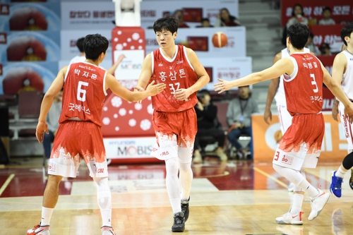 '김철욱 15득점' KGC, '오카포 데뷔' 현대모비스 꺾고 4연승
