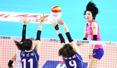 이재영, 박정아에게 판정승…흥국생명 2연승 질주(종합)