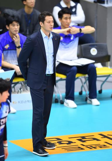 연패 탈출한 한국전력 장병철 감독 가빈의 헌신으로 승리