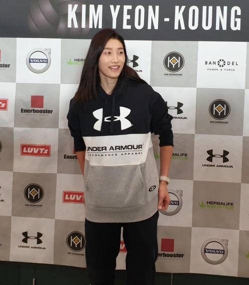 김연경, 지옥 일정에도 웃으며 귀국…쉴 때 아니다