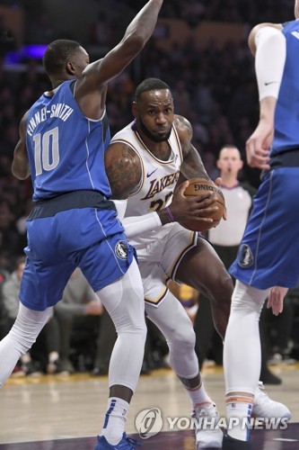 제임스, NBA 9천 어시스트 돌파…레이커스, 댈러스에 완승