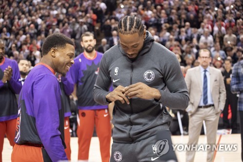 레너드 '우승의 추억' 토론토서 클리퍼스 승리 견인