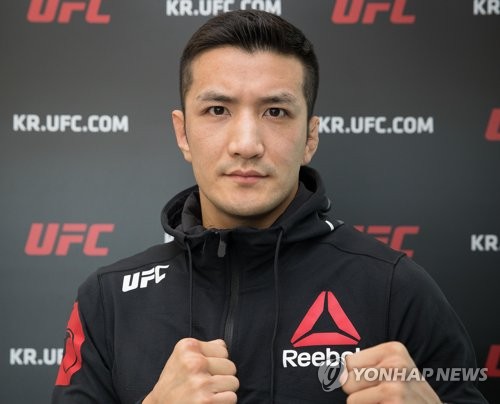 '미스터 퍼펙트' 강경호, 끈적한 레슬링으로 UFC 3연승