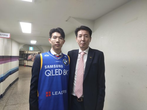 김유택 위원, 아들 김진영 선전에 잘했다…적응력 더 키워야