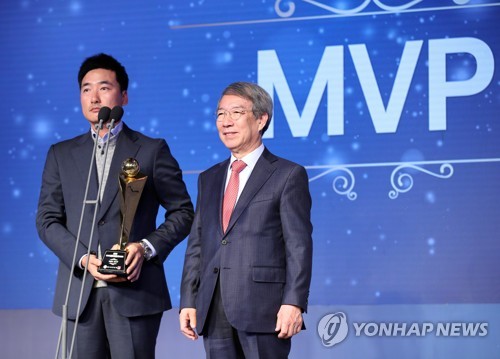 '미국행 예약' 린드블럼, 골든글러브 시상식에서 작별 인사