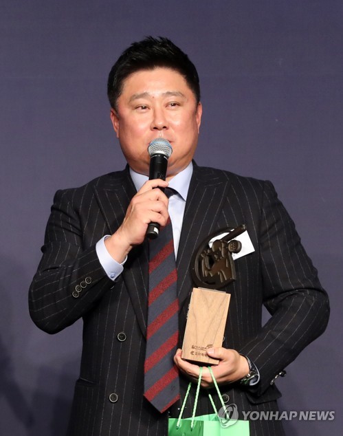 '미러클 두산' 김태형 감독, 조아제약 프로야구 대상