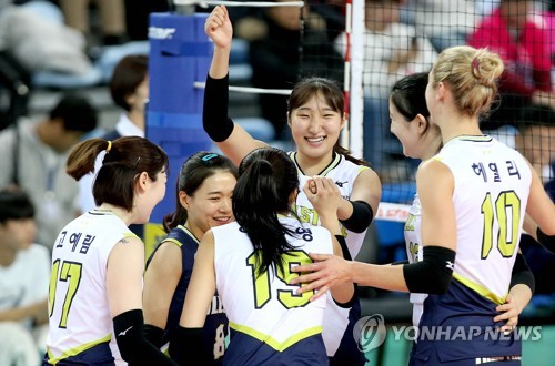 여자 배구대표팀 소집 앞두고 현대건설, 선두 '역전 찬스'