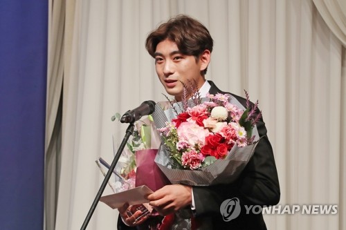 '최고 투수·타자' 이영하·이정후 일구대상 노리겠다