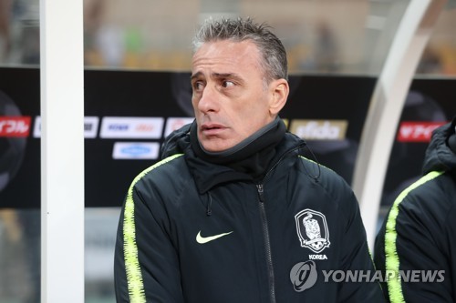 '홍콩에 신승' 벤투 감독 전반전 밀집수비 대처 잘되지 않았다
