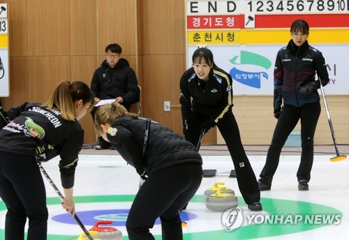 '승부 던지기까지 나왔다'…여자컬링 치열한 '3파전'