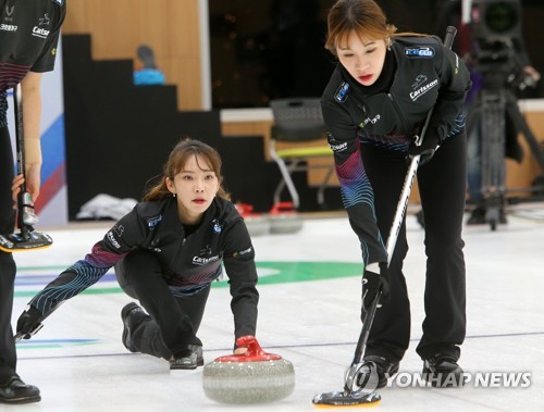 '승부 던지기까지 나왔다'…여자컬링 치열한 '3파전'