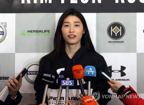 김연경, 지옥 일정에도 웃으며 귀국…쉴 때 아니다
