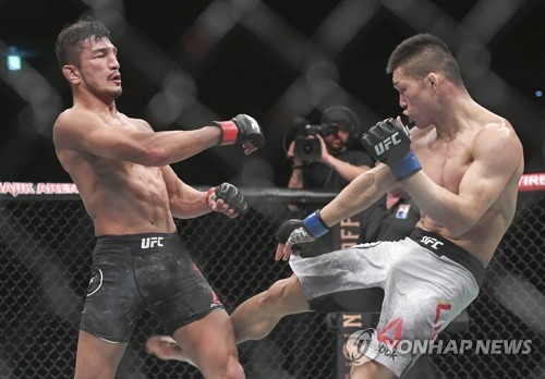 '미스터 퍼펙트' 강경호, 끈적한 레슬링으로 UFC 3연승