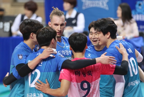 프로배구 선두 우리카드, 파죽의 8연승으로 승점 50 선착(종합)
