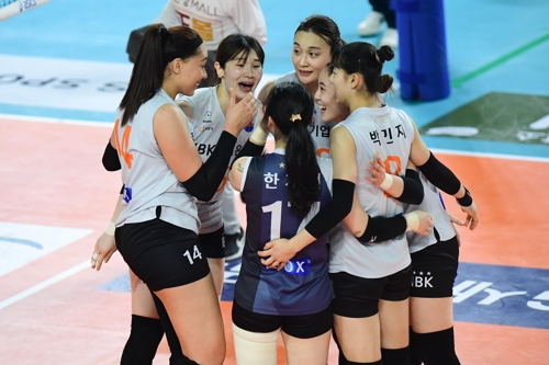 프로배구 선두 우리카드, 파죽의 8연승으로 승점 50 선착(종합)