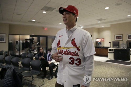 MLB닷컴 99번 류현진·33번 김광현, 최고의 새 유니폼