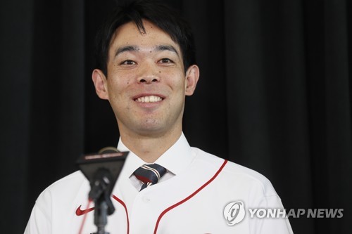 아키야마, MLB 신시내티 입단식…이치로 선배처럼 되고 싶었다