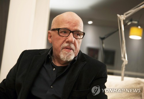 AP통신 브라이언트, 소설가 코엘류와 동화책 만들고 있었다