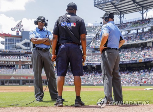 MLB도 비디오판독 후 심판이 직접 설명하는 방안 추진