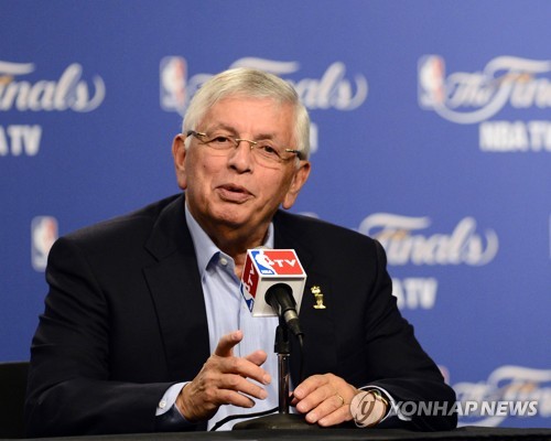 30년간 NBA 이끈 스턴 전 커미셔너, 77세로 사망(종합)