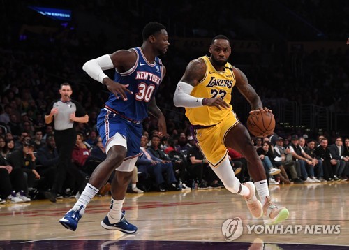 '킹' 제임스, NBA 올스타 팬 투표 중간집계서 1위