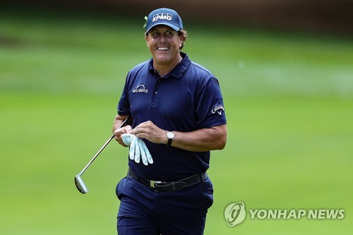 골프 스타 미컬슨, 고향 떠나 플로리다로 이사…세금 때문에?