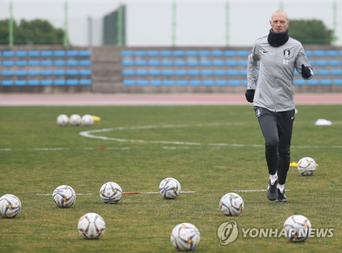 '아시아 잘 아는' 로스 코치, 여자축구 대표팀의 '천군만마'
