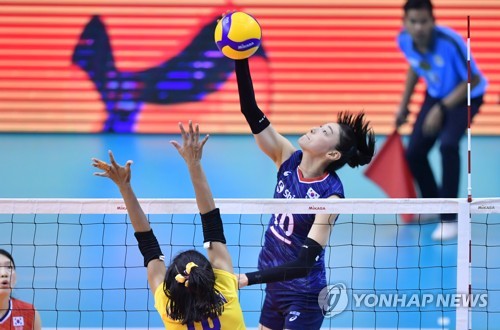 '복근 부상' 안고 출격한 김연경, 도쿄행 '스파이크 때렸다'