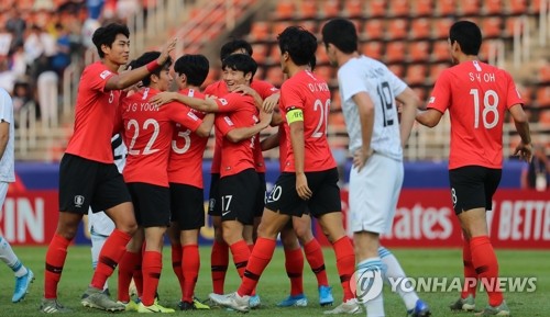 오세훈 생일축포 펑! 펑!…김학범호, 우즈베크 꺾고 조1위로 8강