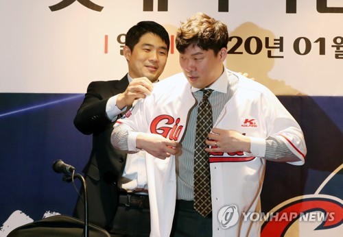 롯데 안치홍 2+2년 계약, 하기 나름…2년 뒤 자신감 충분