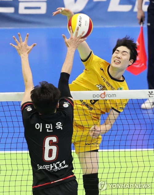 마테우스, 가빈에 판정승…KB손보, 한국전력 제압