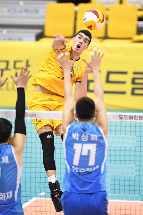 '양효진 여자부 첫 5천500점' 현대건설, 도로공사 잡고 5연승(종합)