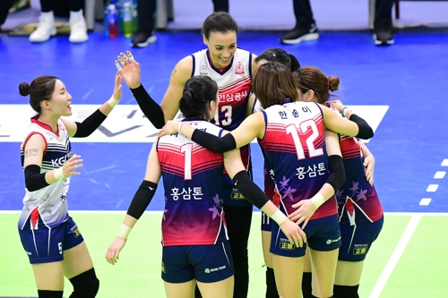 '봄배구 희망' 인삼공사, 선두 현대건설마저 잡고 5연승 질주