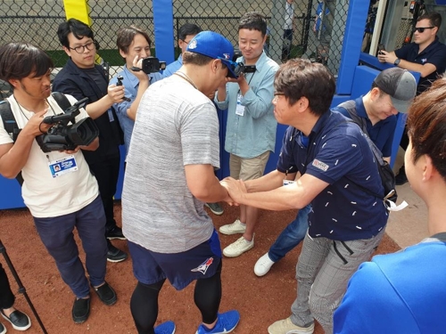 평가자 된 류현진, 몰려든 일본 취재진에 야마구치 괜찮더라