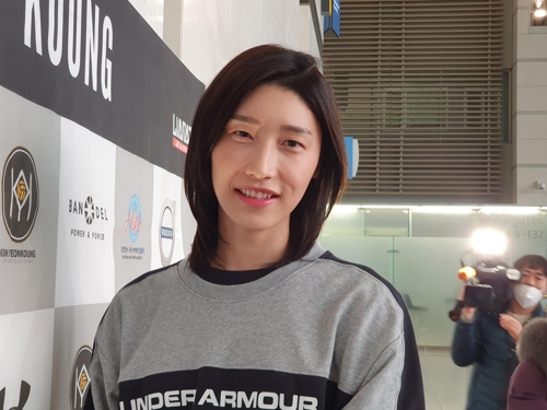김연경 출국…터키에서 2∼3주 재활…리그·올림픽 모두 최선