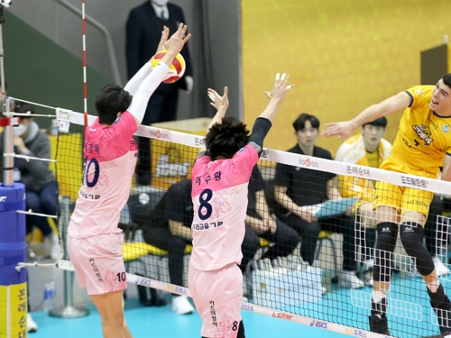 남자 배구 우리카드, KB손보 잡고 4연승…'첫 우승 보인다'