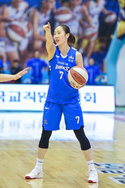 여자농구 우리은행, 하나은행 전 26연승…박혜진 19점