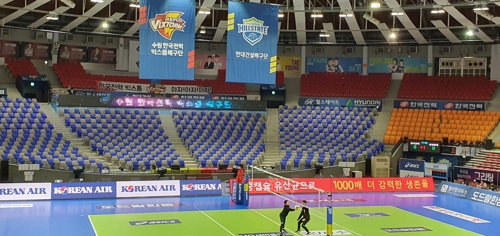 프로배구 사상 첫 '무관중 경기'에 조용한 수원체육관