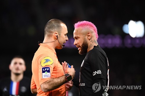 네이마르의 계속된 코비 추모 '분홍색 염색+코비 유니폼'